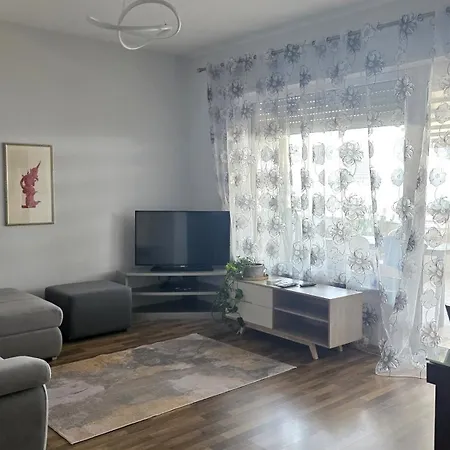 Dean's - 2 Bedroom Bellavista In Apartment *
