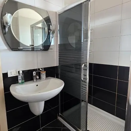 Dean's - 2 Bedroom Bellavista In