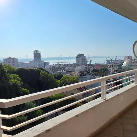 Dean's - 2 Bedroom Bellavista In Apartment