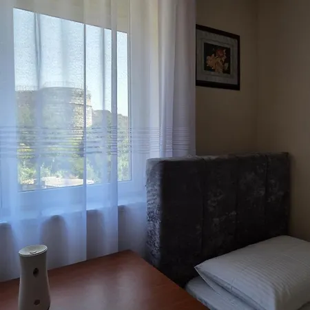 Dean's - 2 Bedroom Bellavista In