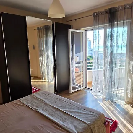 Dean's - 2 Bedroom Bellavista In Apartment *