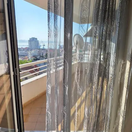 Dean's - 2 Bedroom Bellavista In Apartment *
